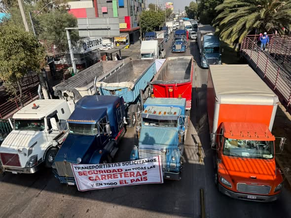 Violencia de cárteles en México afecta corredores logísticos, pero el transporte de carga continúa